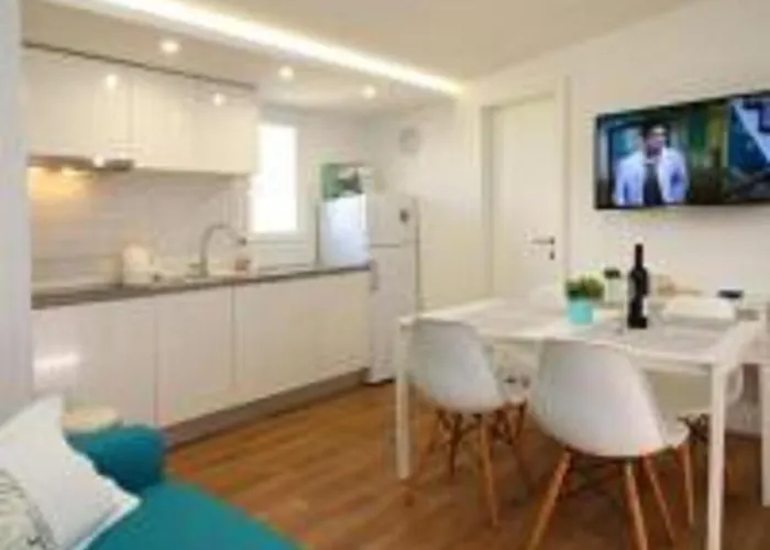 Katarina And House Marieta Feriehus Dolac