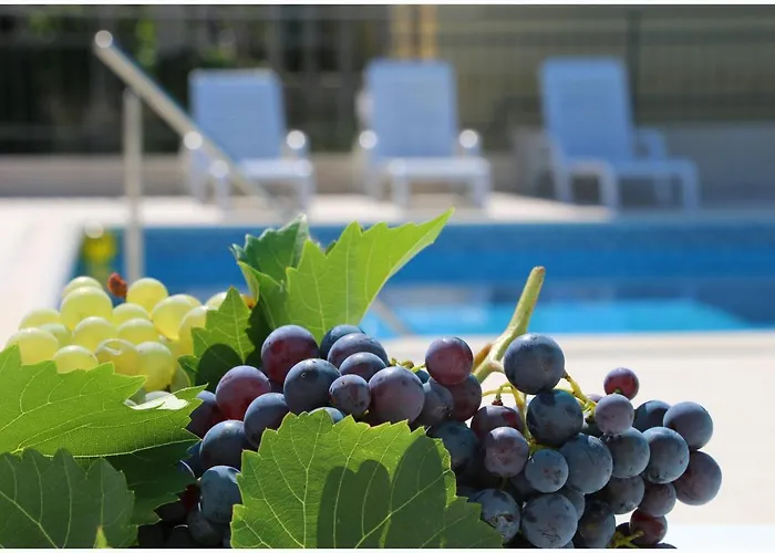 בית נופש Katarina And House Marieta