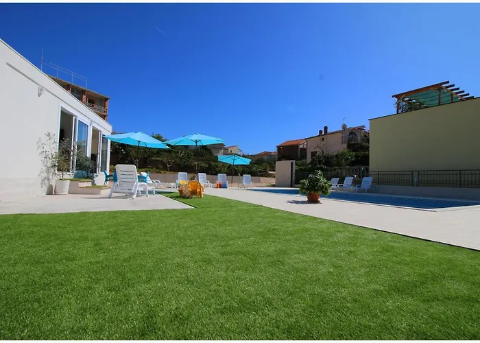 Katarina And House Marieta *